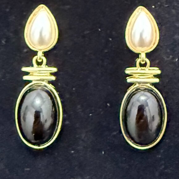 3/$17 Modern Elegance Black Cabochon and Pearl Pierced Earrings - Picture 2 of 3